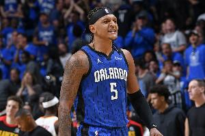 贝恩：作为状元秀 班凯罗本可专注数据&全明星投票 但他只想赢球