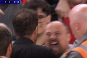 因与球迷发生冲突，西蒙尼将在欧冠客战利物浦时停赛一场，马卡报称其曾与球迷对喷。