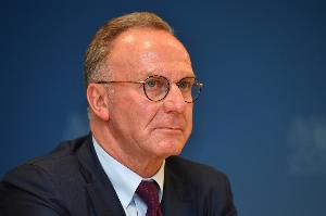 鲁梅尼格：恭喜斯图加特，找到了愿意为沃特马德一掷千金的“冤大头”。