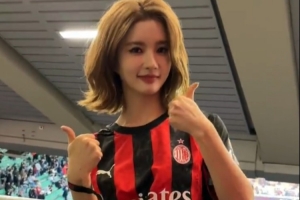 刘些宁跨界现身圣西罗，现场见证AC米兰2-1力克那不勒斯