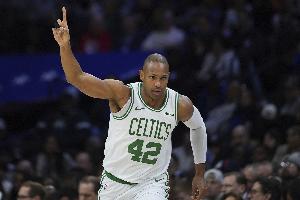 媒体人：霍福德是凯尔特人夺得第18冠的关键，真心建议绿军退役他的球衣。