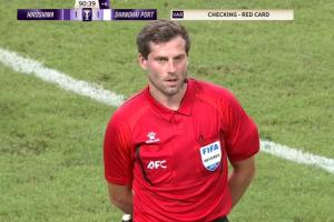 如何评价本场主裁3次争议判罚？此前他曾受邀执法海港3-2国安。