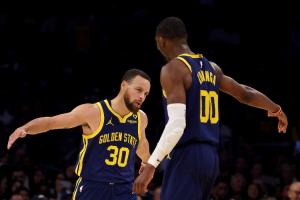 苏群评库明加续约：考虑到两年后库里或将退役，勇士在合同条款上颇为谨慎。