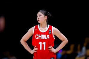 媒体人指出，中国女篮在多个年龄组别中均不敌日本，这反映出我国高水平后备人才存在严重短缺的问题。