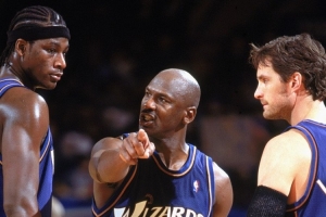 夸梅：若你们也被迈克尔扇过一巴掌，定会觉得人生圆满了。