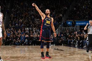 勇士球员前瞻：库里延续三分神迹，库明加证明价值后或迎新篇章？