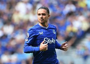 格拉利什感谢中场时教练的指导，并表示他全场最佳是亚当-沃顿。