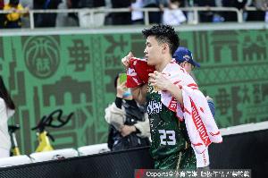 林葳表示，他对林书豪更多的是一种崇拜，并会学习对方的打球方式。