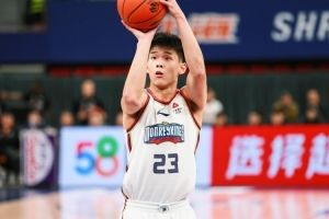 杨瀚森询问林葳何时有空一起吃饭，林葳表示会在休息日或圣诞节时与他相约吃火锅。