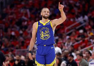 库里表示，健康始终是第一位的，我们唯有拼尽全力，然后静候幸运降临。