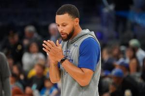 训练师：库里休赛期花了大量时间进行力量训练 着重提升决策速度