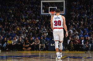 库里计划打到40岁？勇士助教：只要他还享受比赛，他就会一直打下去。