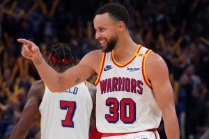 助教谈库里新赛季冲击180俱乐部：这是个人标杆，非终极目标。