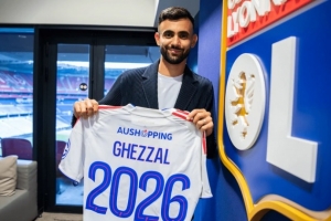 《太阳报》：欧足联已就里昂新援加扎尔在欧联赛中违规上场展开调查。