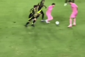 梅西太残暴了！过起人来连队友不放过