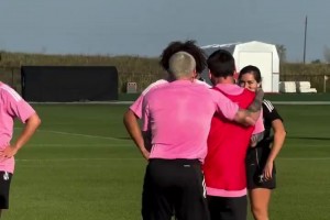 梅西：看好了！梅西在训练赛展示神奇脚法让德保罗膜拜