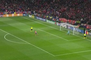 上赛季马德里德比点球争议！阿尔瓦雷斯这一滑代价太大