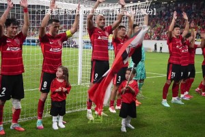 点燃凤凰山公益看台，近600名成都少年齐唱《有我》《爱我中华》