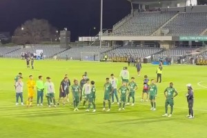 杨立瑜谢场提前离开引国安球迷不满，被骂后杨立瑜竖中指回应